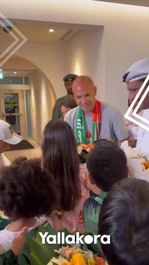 وصول إنييستا إلى دبي تمهيدا للانتقال لنادي الإمارات